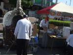 ピザ販売も大人気。久喜駅前に移動式炭焼き窯が・・・！