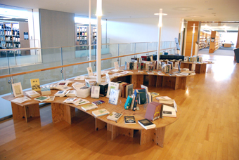図書展示　「20世紀日本の雑誌たち」 、展示の様子