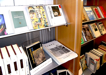 図書展示 「上山春平氏、逝く」、展示の様子