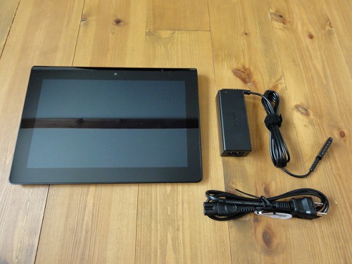 Sony Tablet S と ACアダプタ