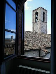 ホテルの窓から教会 - コピー