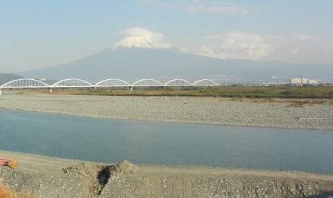 富士川を渡る時に富士山が綺麗に見えました
