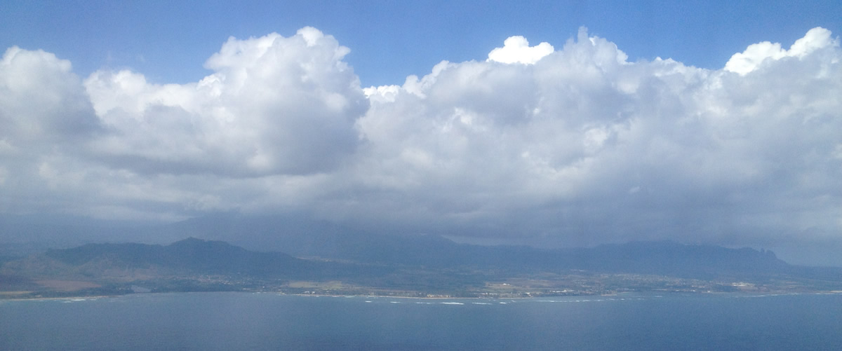 カウアイ島全景。飛行機より。