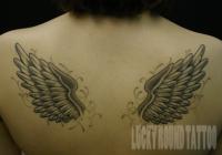 [LUCKY ROUND TATTOO] 翼のタトゥー画像