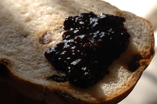 2012 Cassis Jam Nouveau and english raisin bread, 241015 1-21-s