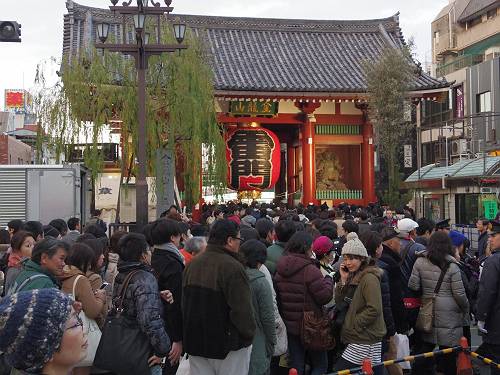 kaminarimon gate at asakusa on new year 2014, 250101 1-3_s