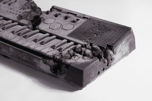03daniel-arsham-x-pharrell-keyboard-in-volcanic-ash-desigboom_500.jpg