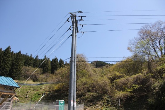 小里川発電所への送電線